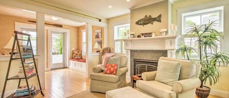 Smart TV, fireplace, DVD player, books