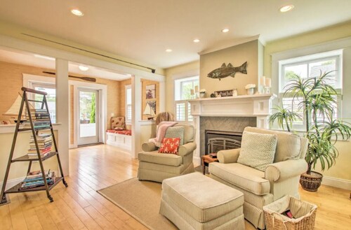 Pottery Barn Beach House - Featured in “So-RI” magazine! Video Tour Available 