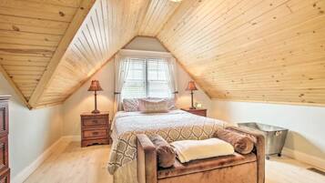 4 soveværelser, skrivebord, strygejern/strygebræt, weekendseng