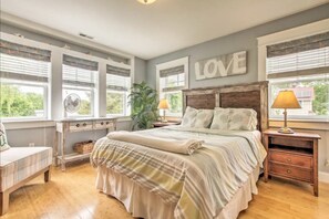 4 Schlafzimmer, Schreibtisch, Bügeleisen/Bügelbrett, Reisekinderbett