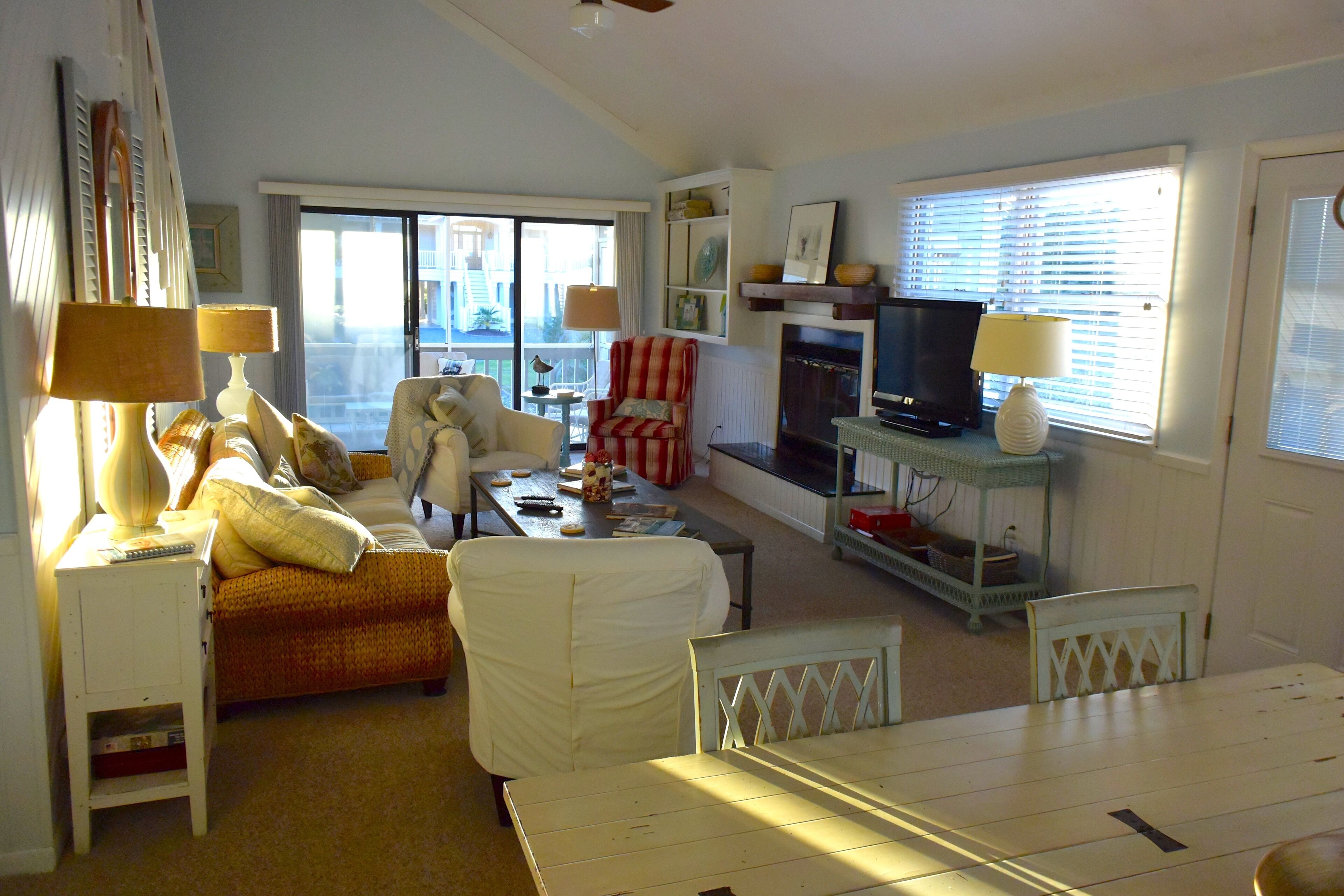 Beautiful Beach House on 40th Street with Views of Ocean