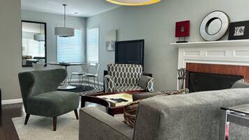 Smart TV, fireplace, books, stereo
