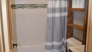 Combined shower/tub, towels, soap, toilet paper