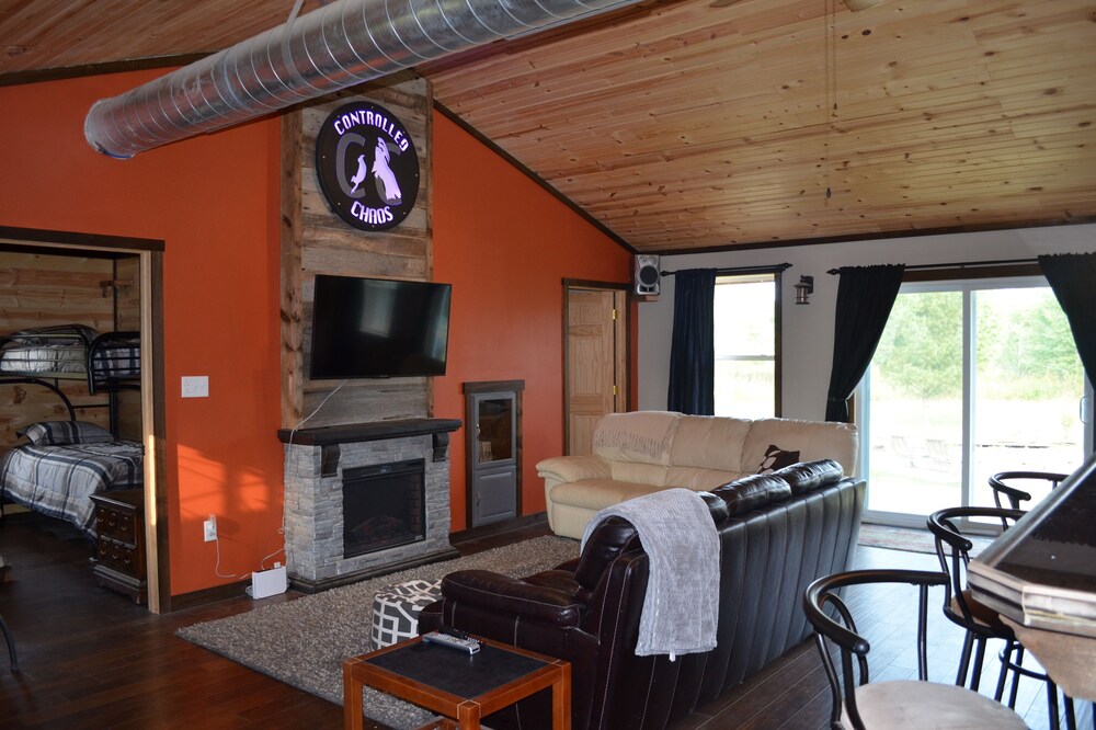 Controlled Chaos Base Camp - sleeps 10 direct access to the BRF ATV Trails