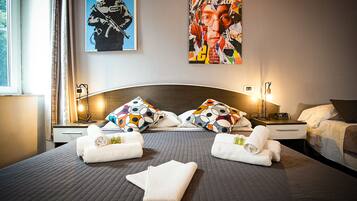 6 chambres, coffres-forts dans les chambres, bureau