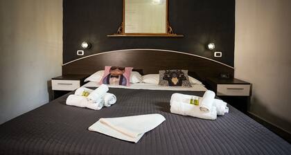Luxury apartment 6 bedrooms and 6 bathrooms - close to Colosseo
