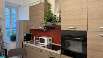 Frigorifero, microonde, forno, macchina per tè/caffè