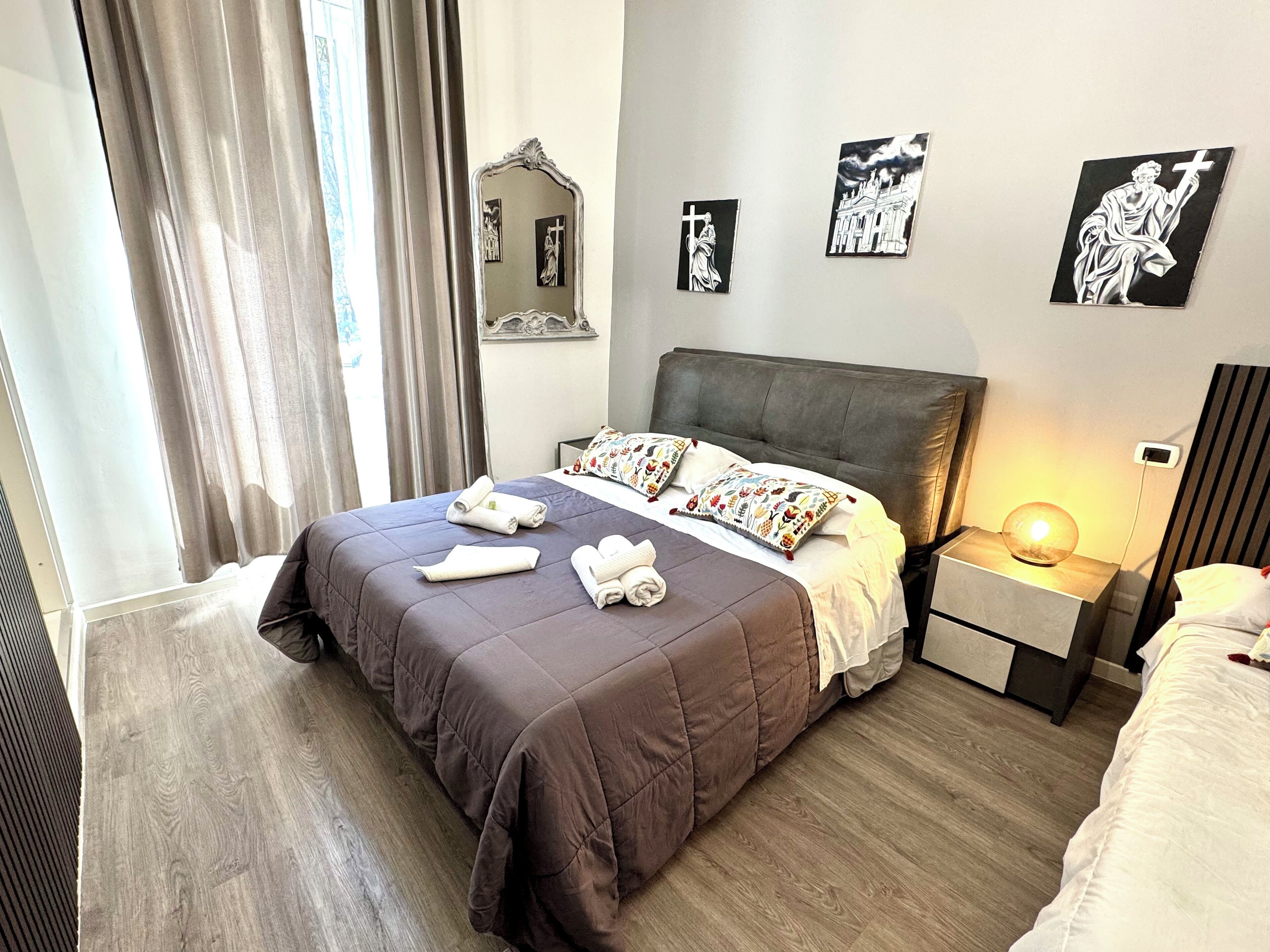 6 habitaciones, caja de seguridad en la habitación y escritorio 