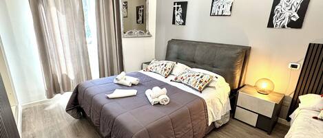 6 soverom, safe på rommet, skrivebord og strykejern/-brett