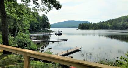Lakefront Home on kaunis Donnells Pond, 32 kilometrin päässä Acadia NP ja Bar Harbr