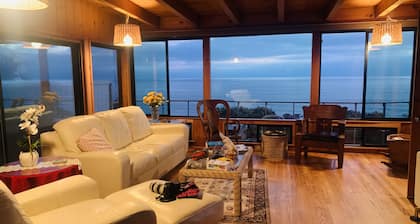 Casa frente al mar, acceso a la playa Pasos de piedra, jacuzzi en la cubierta frente al mar