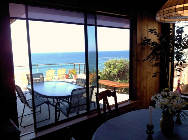 Dining - Oceanfront Home, Stone Steps Beach Access, Jacuzzi on Oceanfront Deck (Encinitas)