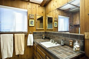 Hair dryer, towels - Oceanfront Home, Stone Steps Beach Access, Jacuzzi on Oceanfront Deck (Encinitas)