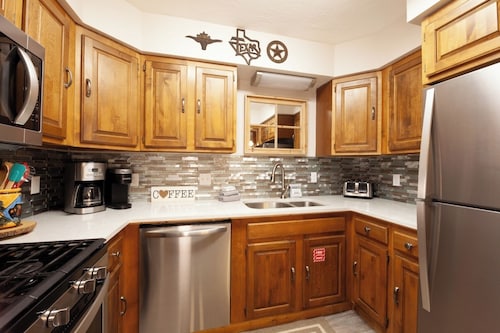 CJ A-Frame 3 - In Town - Ski In/Ski Out - Free WiFi - Cable - Hot Tub - Washer/D