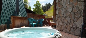 CJ A-Frame 3 - In Town - Ski In/Ski Out - Free WiFi - Cable - Hot Tub - Washer/D