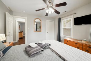 2 bedrooms, iron/ironing board, WiFi, bed sheets