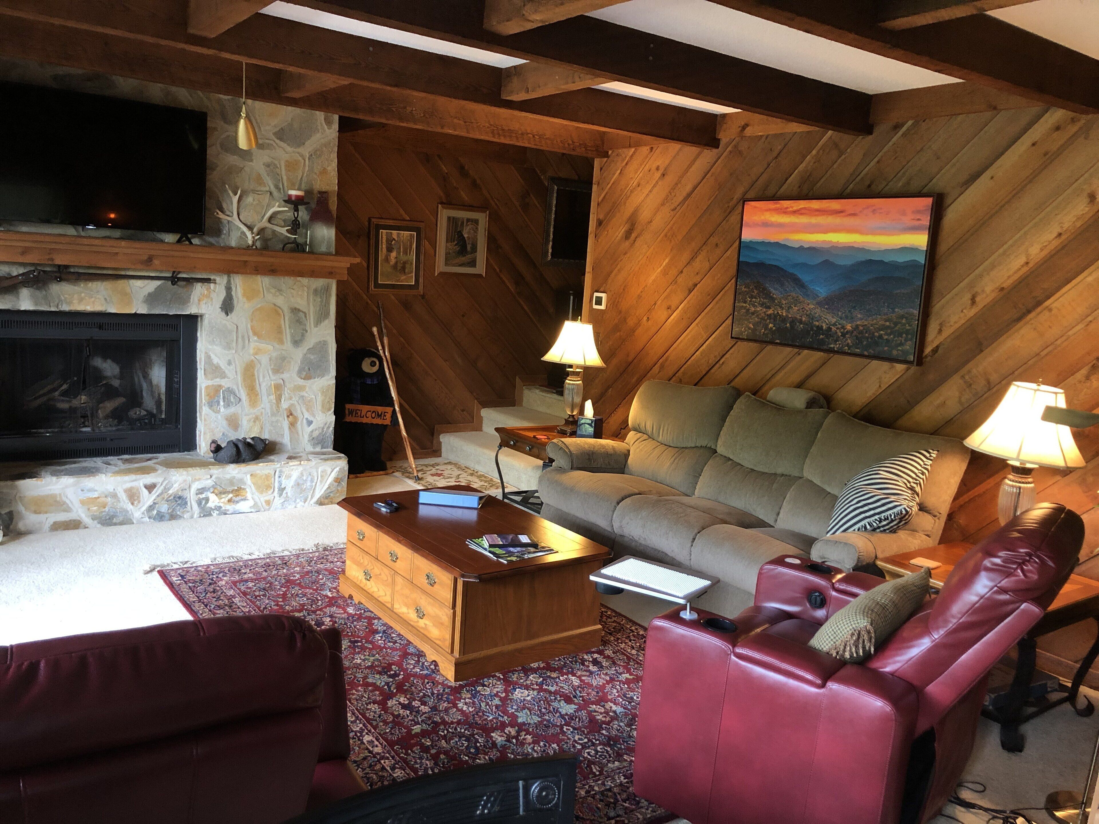 FALLING WATERS ~ 2b/2b SPECTACULAR VIEW HANGING OVER FALLS, UPSCALE FURNISHINGS.