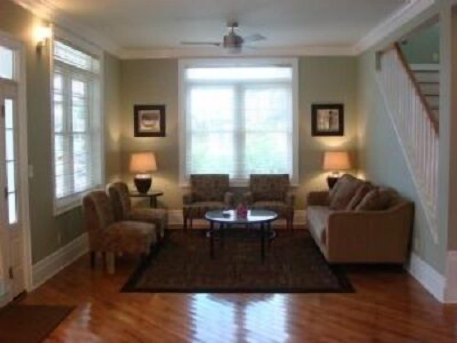 6 Bedroom House - 5 blocks to beach