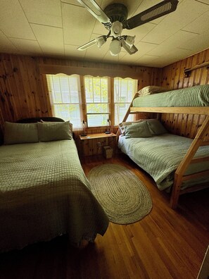 3 bedrooms, iron/ironing board, free WiFi, bed sheets - Ethel’s Cottage Gull Lake Beach, Dock & Boat Lift near Grand View Lodge (Nisswa)