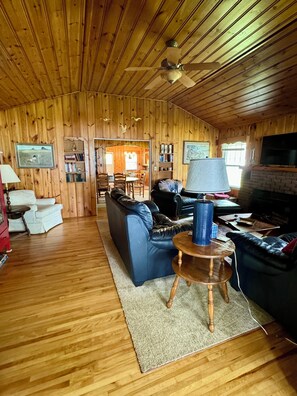 Smart TV, books, stereo