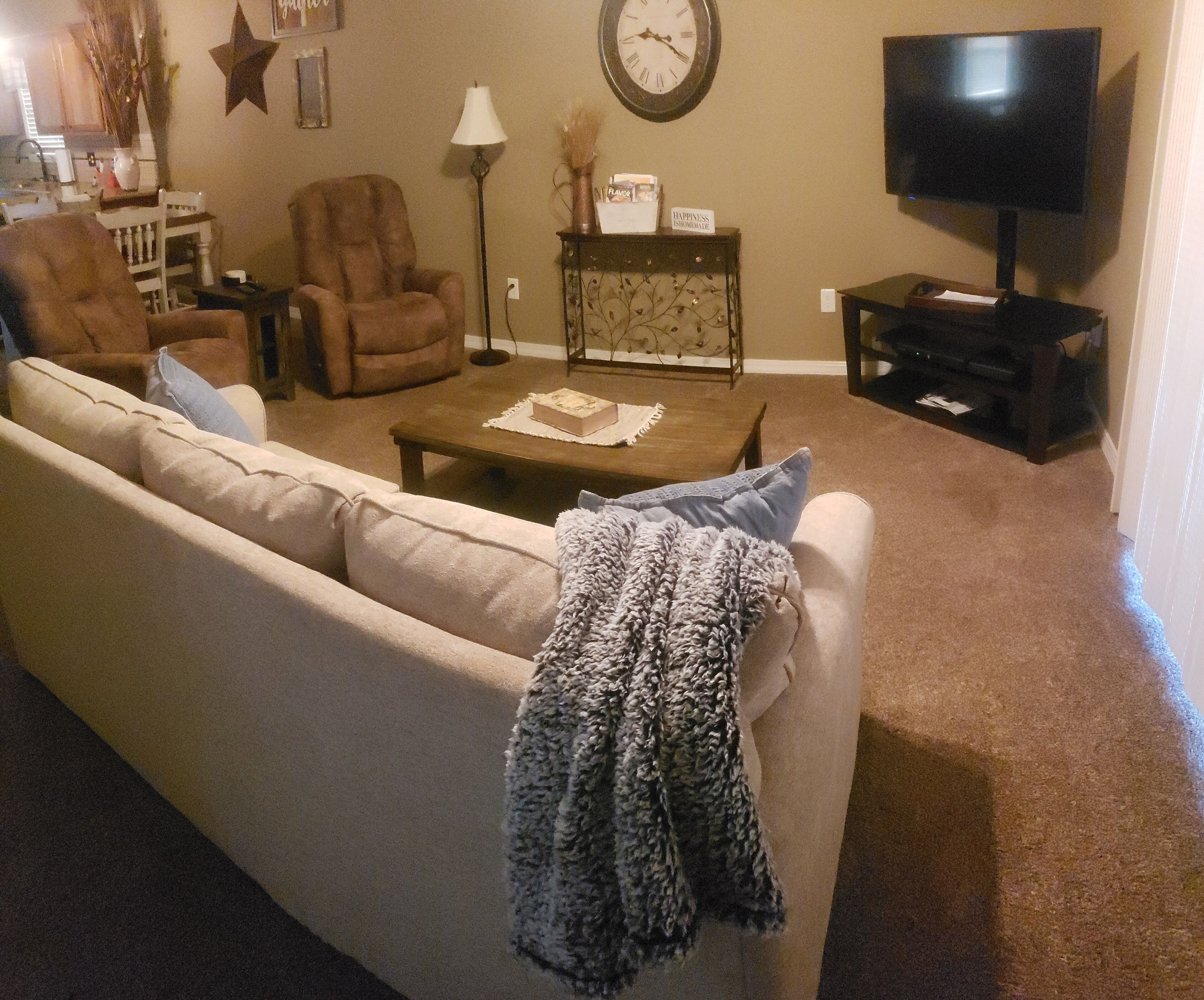 2BR Condo @ Thousand Hills! Great views and value! Close to strip! Elevator!