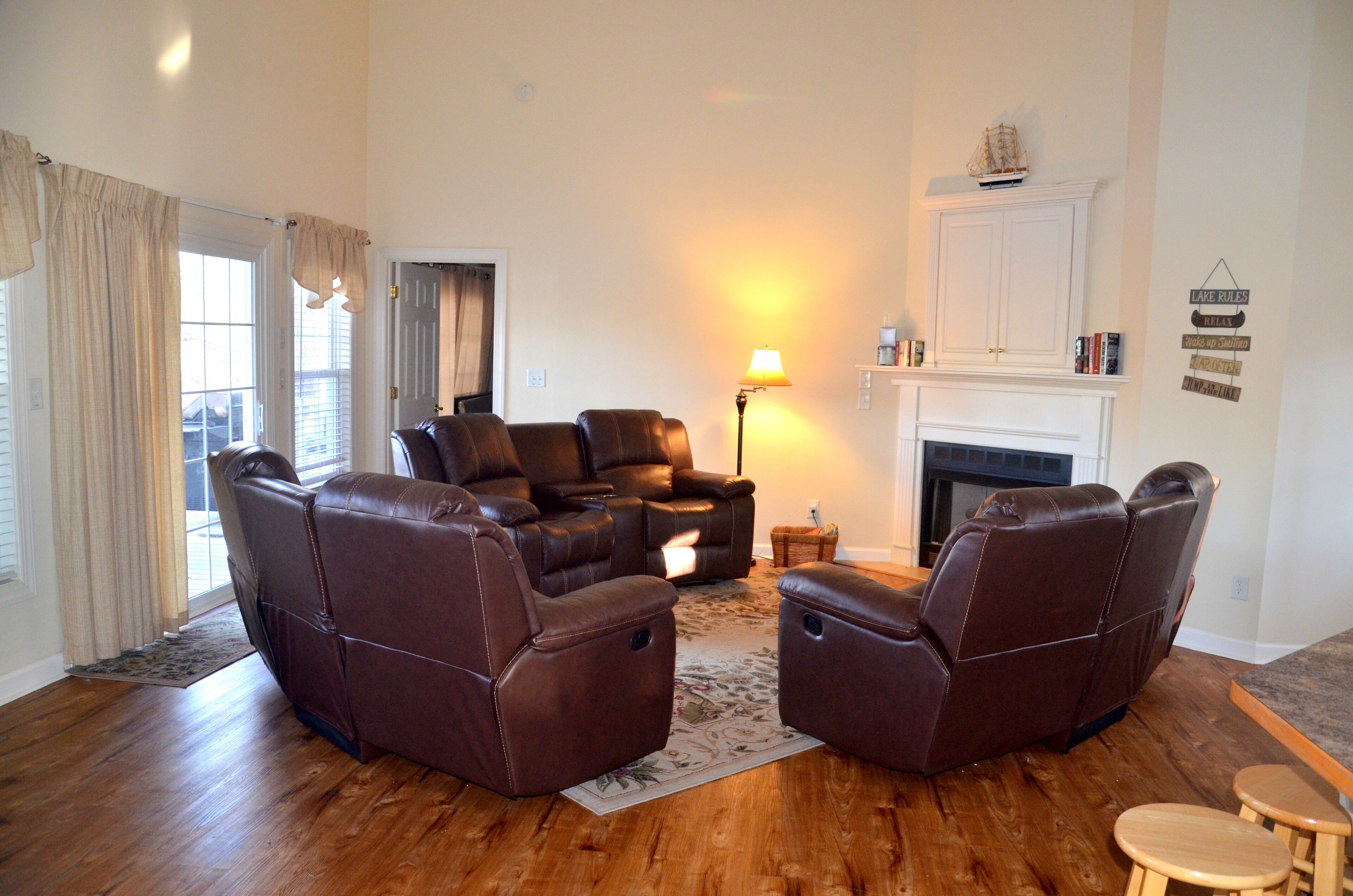 SUNSET POINTE **Beautiful 6br 4ba Lakefront House with Gorgeous Sunsets**