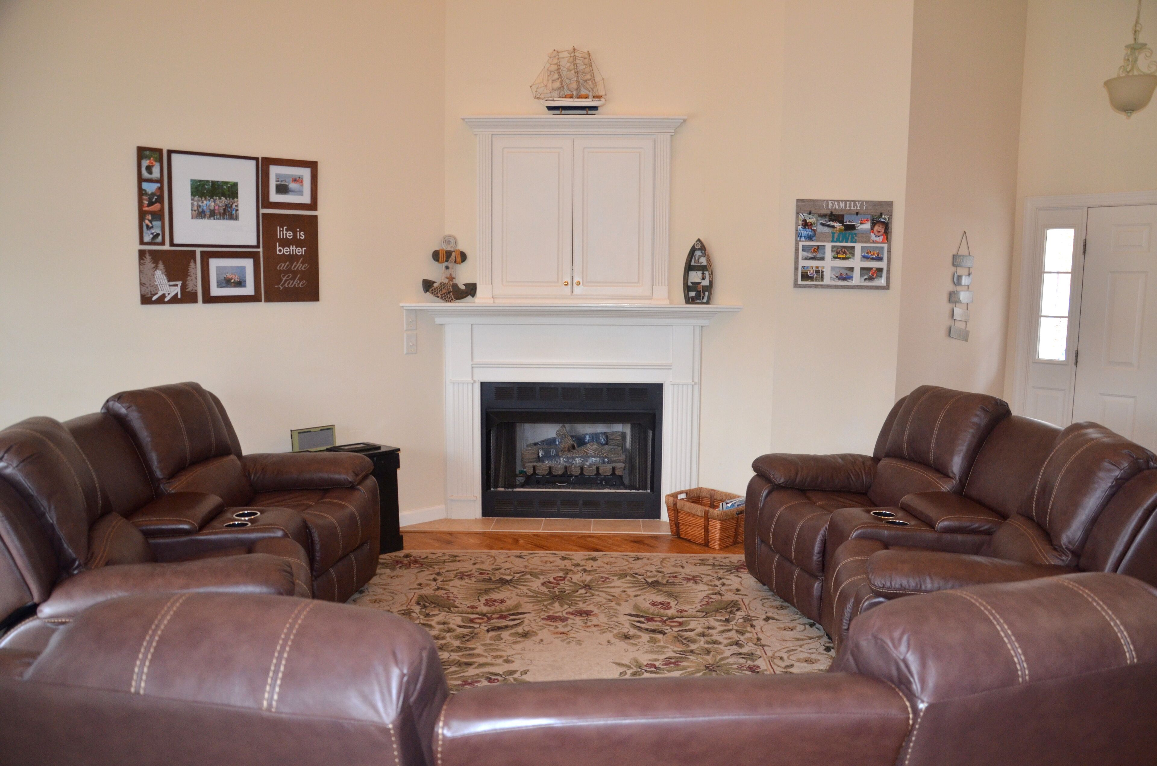 SUNSET POINTE **Beautiful 6br 4ba Lakefront House with Gorgeous Sunsets**