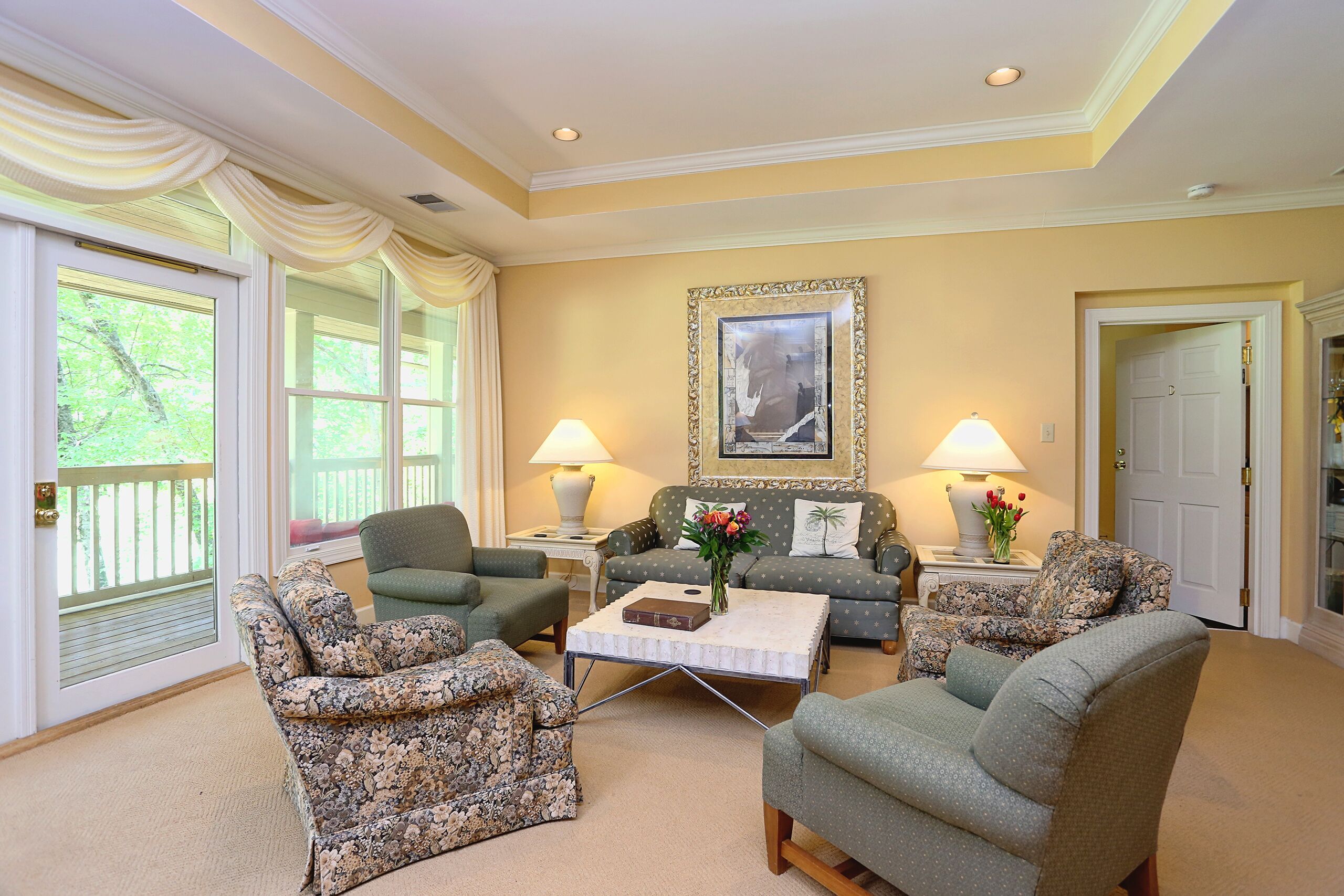 Great For Corporate/Executive/Family Retreats; 8 Mins To UNC, Dining/Shops