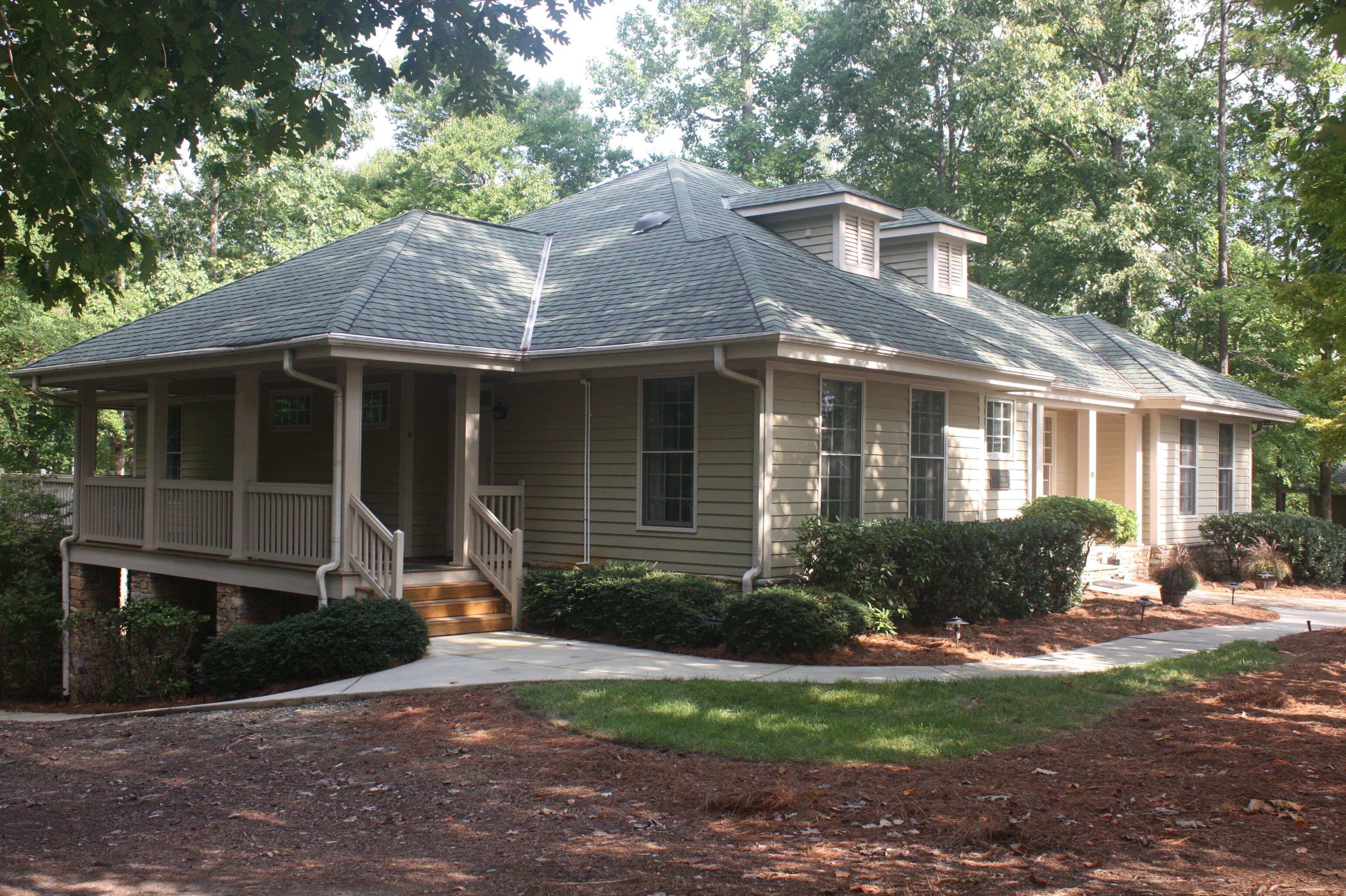 Great For Corporate/Executive/Family Retreats; 8 Mins To UNC, Dining/Shops