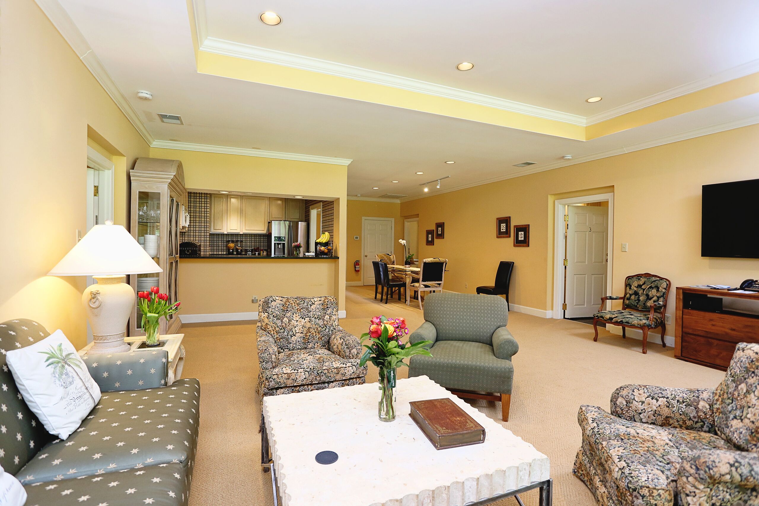 Great For Corporate/Executive/Family Retreats; 8 Mins To UNC, Dining/Shops