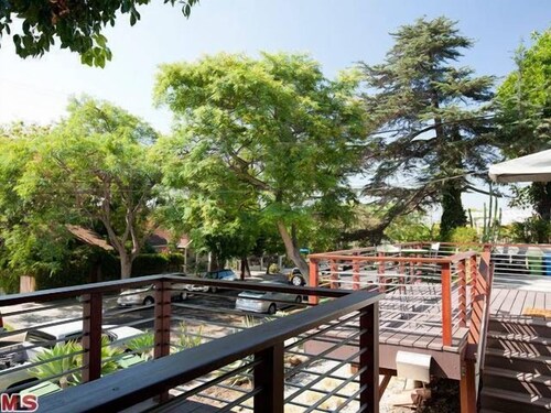 Casa moderna con el Estudio Independiente, Vistas, Patio, ya poca distancia de la puesta del sol