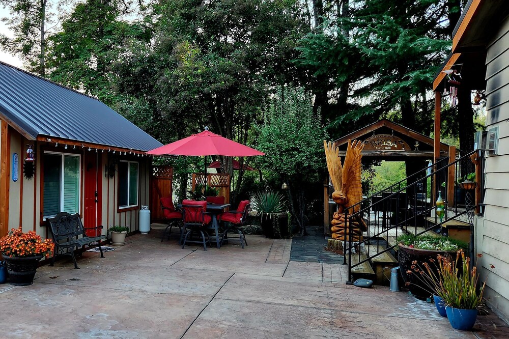 Studio Cottage On One Of The Top Ranked Steelhead Holes On The Upper Rogue