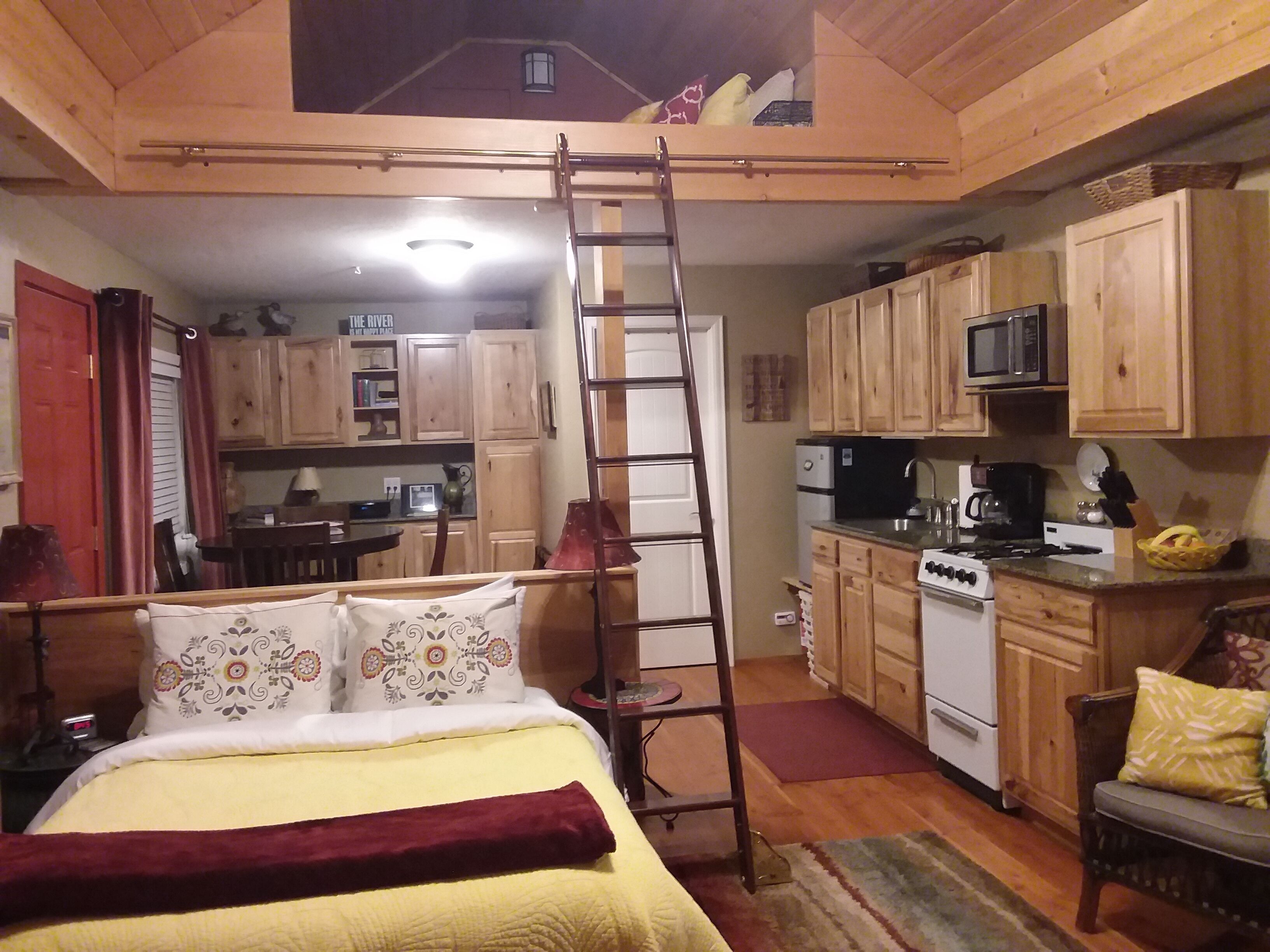 Studio Cottage On One Of The Top Ranked Steelhead Holes On The Upper Rogue