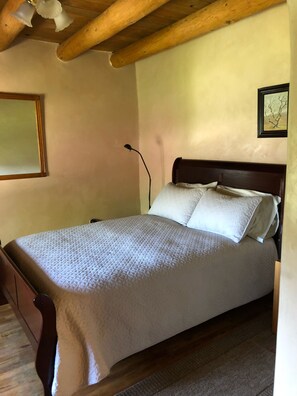 2 bedrooms, WiFi, bed sheets, wheelchair access - Barranca Plaza Casita - Village life in its old days Best (Abiquiu)