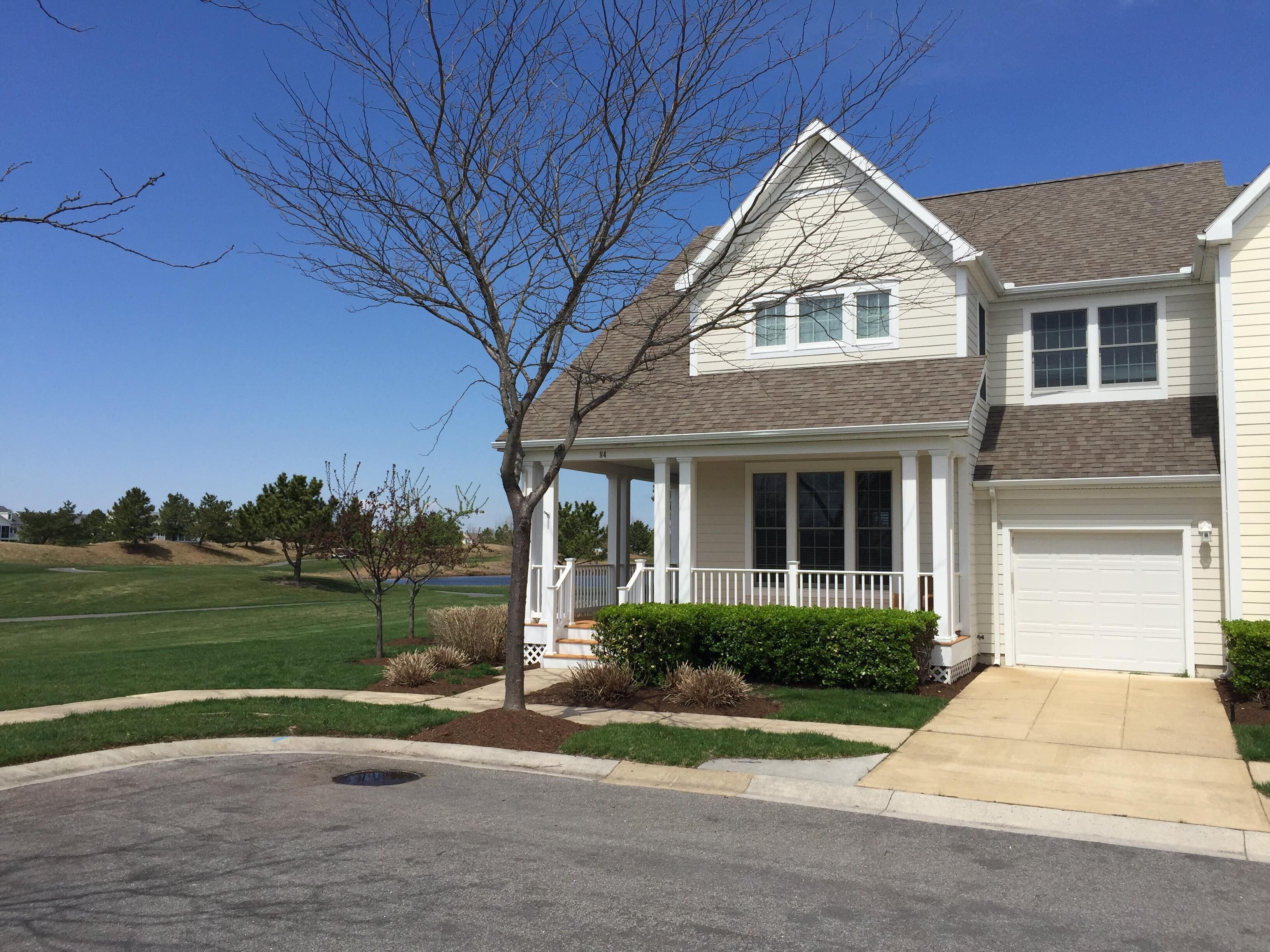 Spacious End Unit Townhome on Golf Course Cul-De-Sac With Fantastic Sunsets