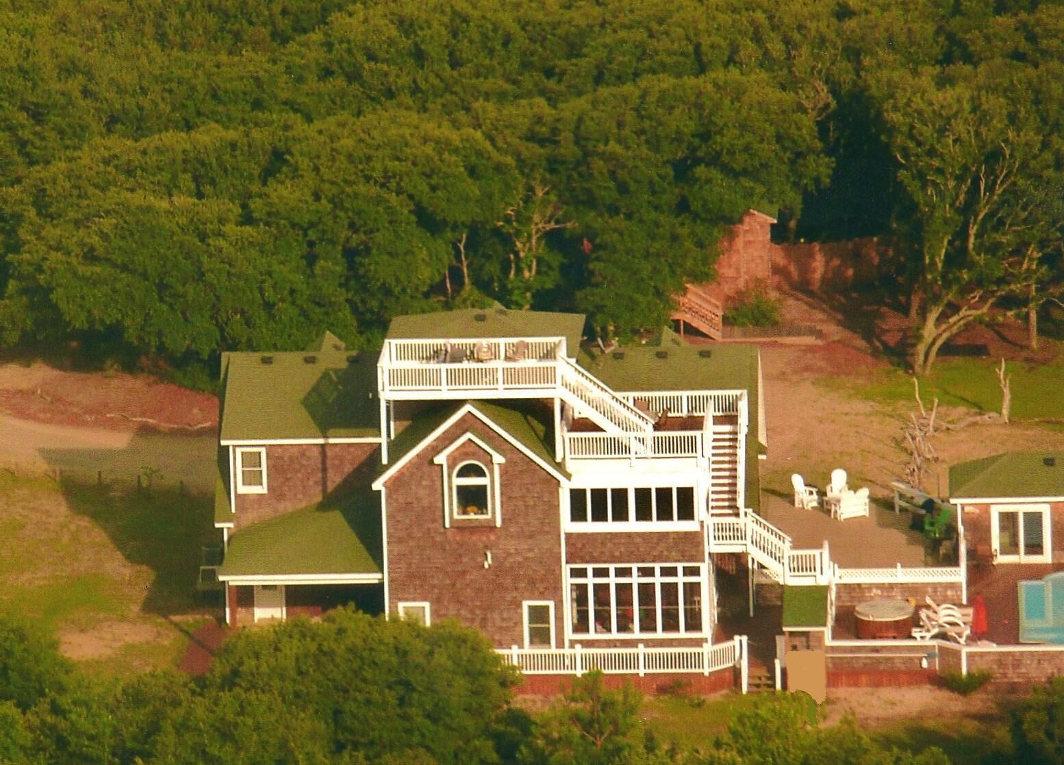 Private, Secluded, Spacious, Short walk to beach, Sound, Ocean View from deck