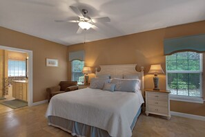 3 bedrooms, desk, iron/ironing board, travel crib - 2 blocks to the beach, easy walk!  Pet friendly, pool, quiet and safe for kids! (Miramar Beach)
