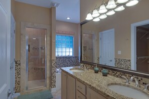 Combined shower/tub, jetted tub, hair dryer, towels