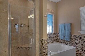 Combined shower/tub, jetted tub, hair dryer, towels