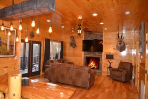 TV, fireplace, video games, video library - Luxury 5 King Suites, 5 Bath Log Cabin Close to Town & Trolley (Gatlinburg)