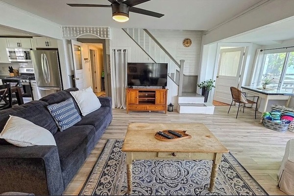 Smart TV, lettore DVD, libri