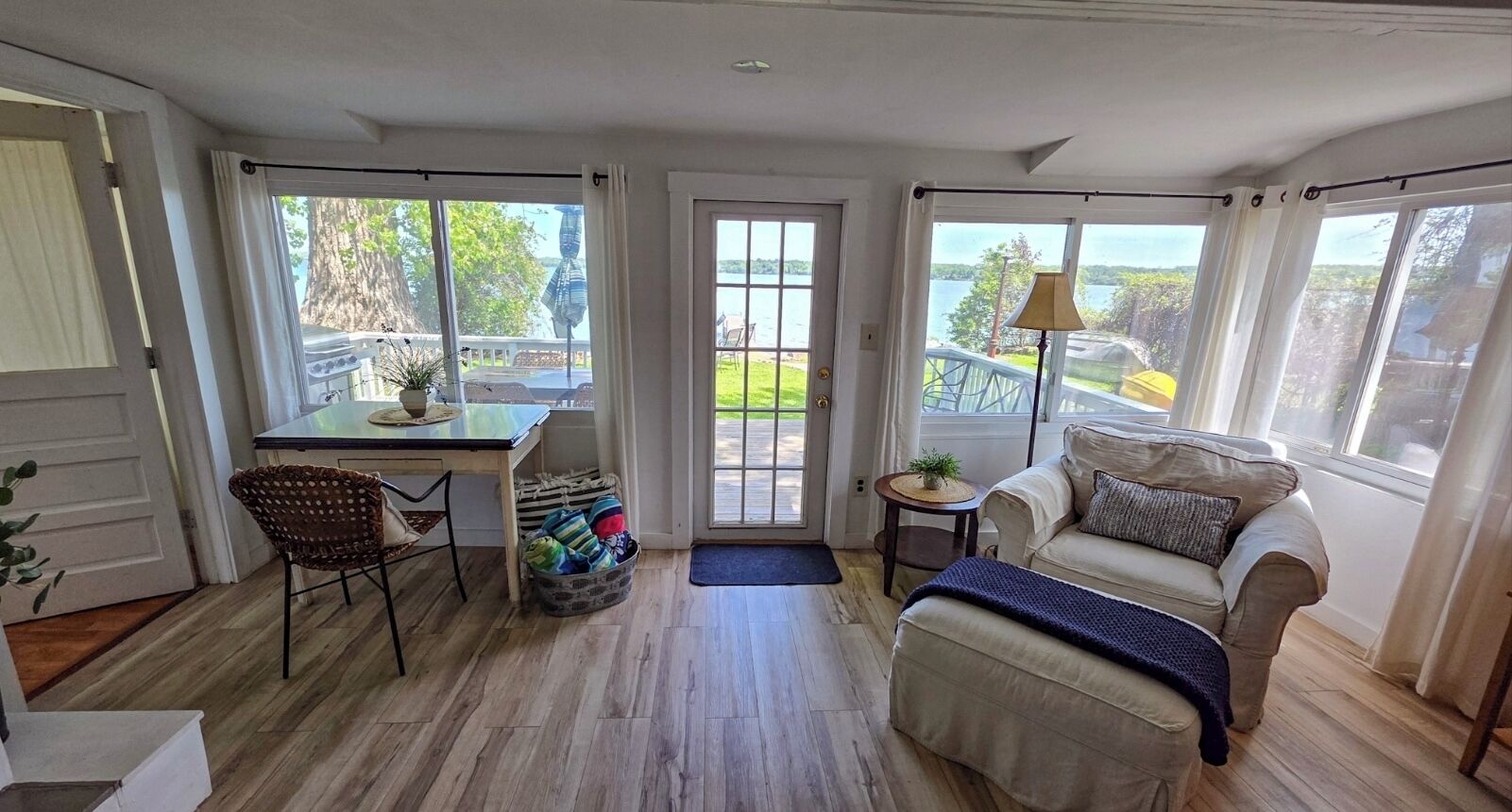 Smart-TV, DVD-Player, Bücher