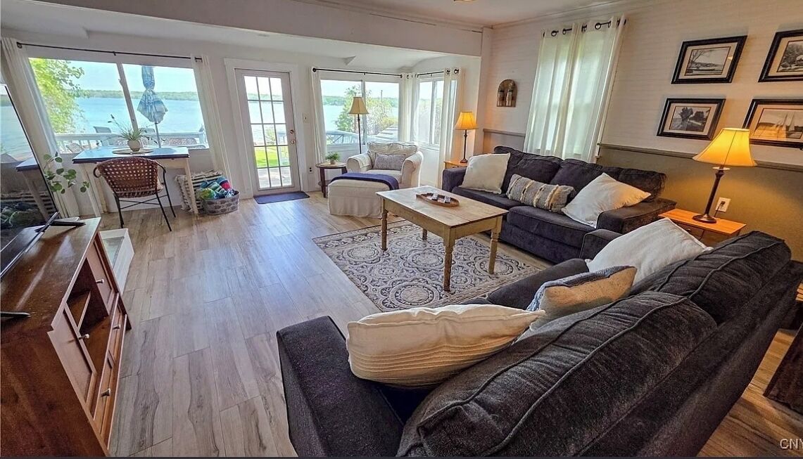 تلفزيون ذكي، مشغل دي في دي، كُتُب