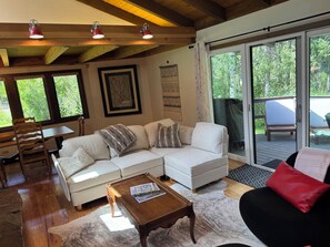 Smart TV, fireplace - PRIVATE CABIN 10 MINUTES FROM TETON VILLAGE AND GRAND TETON NATIONAL PARK (Wilson)