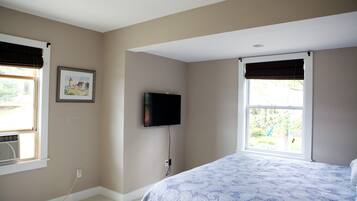 2 bedrooms, desk, free WiFi, bed sheets