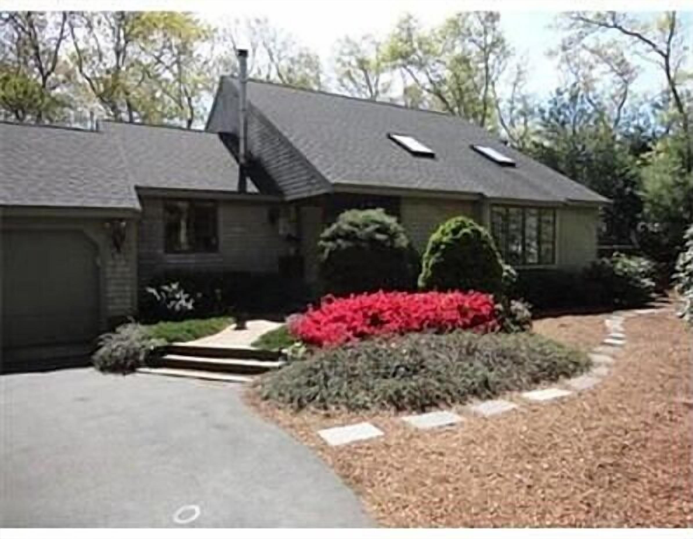 Beautiful 3br Cape, Access To Bike Path & Pond, Large Deck, Quiet Street