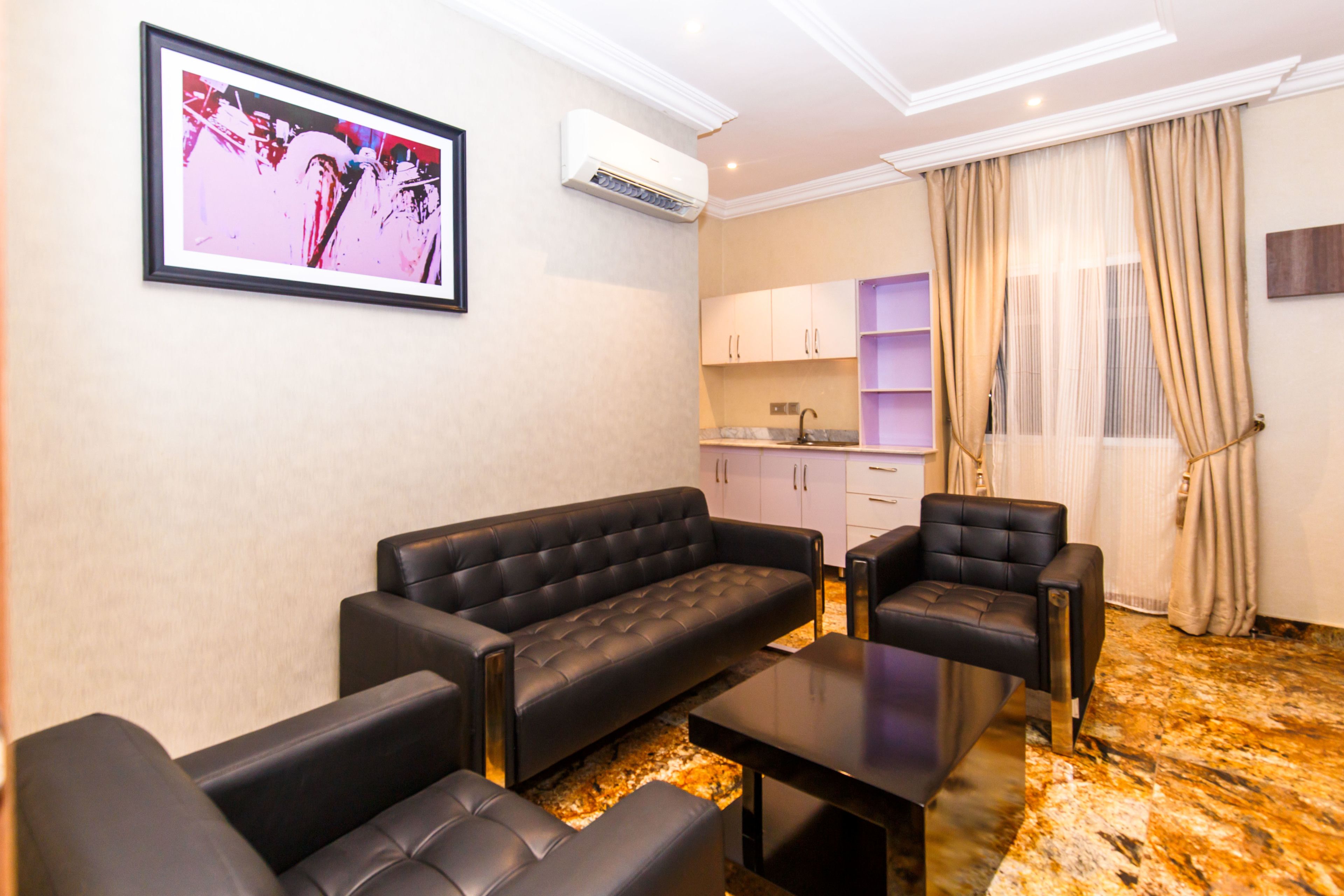 DIPLOMATIC SUITE | Living area | 50-inch Smart TV with premium channels, TV