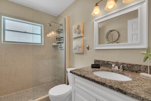 Shower, hair dryer, towels - Steps To The Beach, Private & Heated Pool, Renovated - Now Booking Summer/Fall! (Holmes Beach)