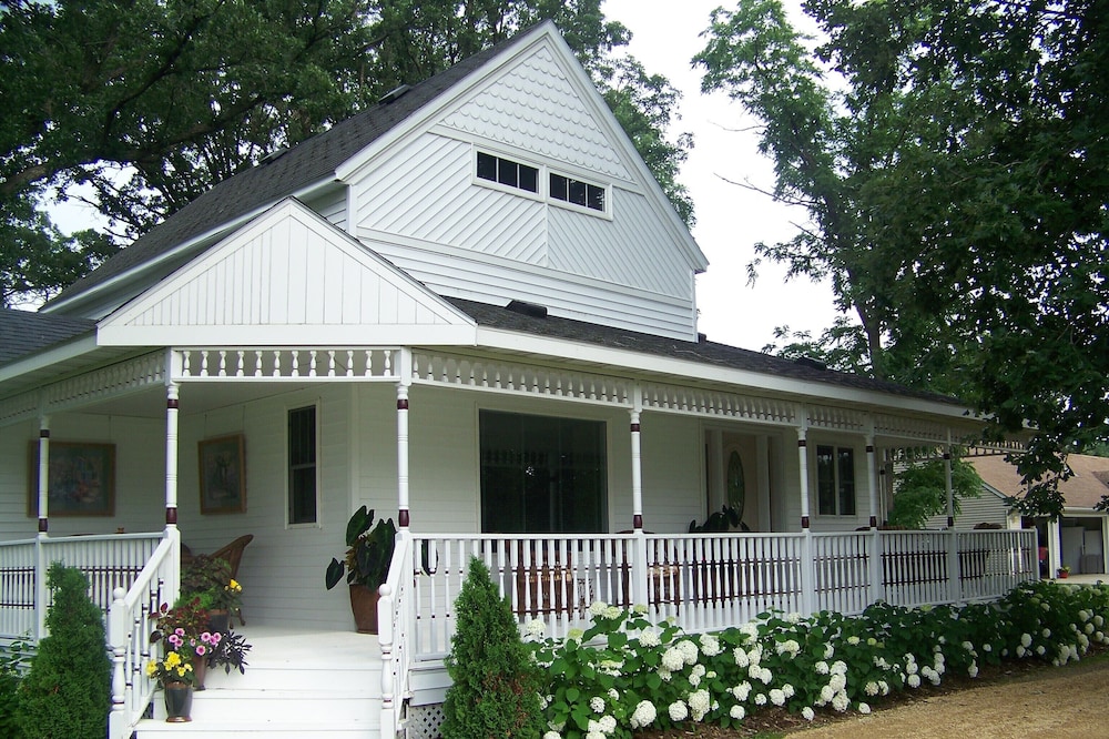 A Touch of Elegance At Jessie's Guest House