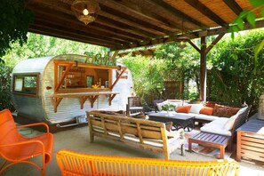 Outdoor dining - Stunning Estate w/Pool Minutes to Downtown Sonoma (Sonoma)